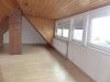 Ruhige Lage! Freistehendes Wohnhaus mit vier großen Garagen, Spitzboden ausgebaut, teilw. renoviert - Ausgebautes OG