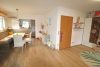 Ideal für Familien! Moderne DHH in ruhiger Sackgasse mit Pergola, Garage und Garten - Ess- und Wohnzimmer