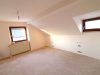 TOP! Teilrenoviertes Wohnhaus mit Garage und separatem Nebenraum - Schlafzimmer OG