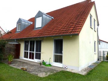 Top Kapitalanlage!!! Günstige Doppelhaushälfte, fest vermietet, mit Garage und Stellplatz, 92655 Grafenwöhr, Doppelhaushälfte