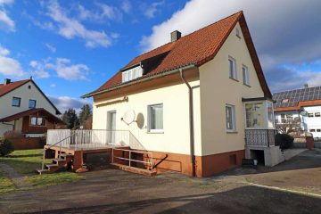 In ruhiger Lage! Gepflegtes Wohnhaus mit Garage, Carport und herrlichem Garten, 92655 Grafenwöhr, Einfamilienhaus
