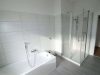Erstbezug - 2019 neu saniert! 3 Zi.-Whg. mit Balkon im 1.OG, nur 5 Min. zur Innenstadt - Badezimmer m. gr. Dusche