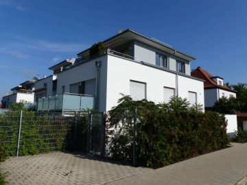 Traumlage, in exklusiver Stadtvilla geboten! 3 Zi.-ETW mit Terrasse, Garten und Stellplatz, Bj. 2012, 90571 Schwaig, Erdgeschosswohnung