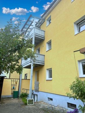 Neu renoviert! Gepflegte 4 Zi.-Whg. mit Balkon und Garage, im 2. OG, sofort bezugsfrei, 92637 Weiden, Etagenwohnung