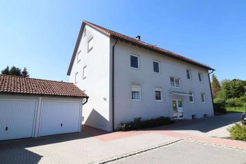 Top Lage! Gepflegte 2 Zi.-Whg. im Dachgeschoss mit Süd-Balkon und Stellplatz, 92660 Neustadt, Dachgeschosswohnung