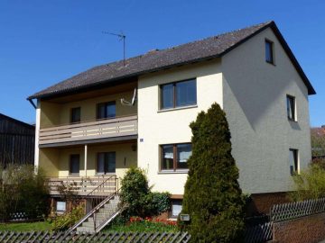 Vermietung oder Eigennutzung? Ansprechendes Wohnhaus mit Garage und Nebengebäude, 92655 Grafenwöhr, Einfamilienhaus