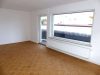 Sanierte Wohnung geboten!!! Ansprechende 3 Zi.-ETW mit Balkon, Stellplatz und Gartenanteil - Wohnzimmer mit Parkett