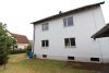 Ruhige Lage geboten! Frei stehendes Zweifam.- Haus mit zwei Garagen, DG ausbaufähig - Ansicht