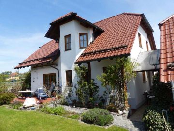 Familien bevorzugt!!! Gepflegtes Einfam.-Haus mit Doppelgarage, Solaranlage und schönem Garten, 92690 Pressath, Einfamilienhaus