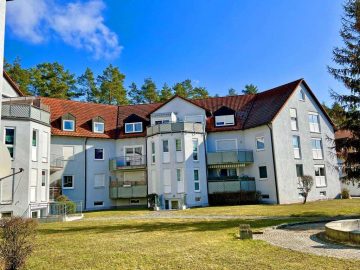 Ruhige Lage! Ansprechende 4 Zi.-ETW mit 2 Balkonen, 2 Bädern, Einbauküche u. Garage, 92637 Weiden, Etagenwohnung