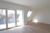 3 Zi.-Neubau-Wohnung mit Aufzug, Balkon u. ausgebautem Spitzboden (ca. 40 m²) - Wohn- und Essbereich