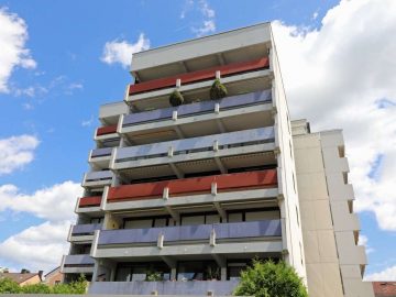 Achtung! Zentrumsnahe 3 Zi.-ETW am Vorderen Rehbühl mit Aufzug, Balkon und Garage, 92637 Weiden, Etagenwohnung