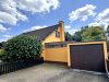 In schöner Lage, nahe Hof! Freistehendes Wohnhaus mit Garage, Freisitz und herrlichem Garten. - Garage und Freisitz