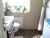Umgebaut u. renoviert! Zweifam.-Haus mit Innentreppe zum ausgebauten Dachgeschoß - Badezimmer