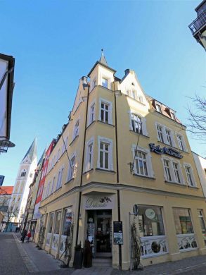 Wohnen im Zentrum! Großzügige 3 Zi.-Whg. in ruhiger Innenstadtlage, im 3. OG, sofort frei, 92637 Weiden, Etagenwohnung