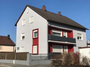Sanierte Wohnung geboten!!! Ansprechende 3 Zi.-ETW mit Balkon, Stellplatz und Gartenanteil, 92637 Weiden, Etagenwohnung