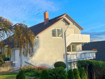 Absolute Best Lage! Gepflegtes Wohnhaus mit Garage, Gartenhaus u. Einliegerwohnung., 92637 Weiden, Doppelhaushälfte