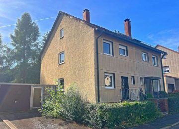 TOP! Günstige Doppelhaushälfte mit ausbaufähigem DG und Garage, Heizung erneuert, 95659 Arzberg, Doppelhaushälfte