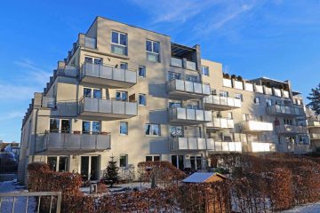 Wohnen in Bestlage! Neuwertige 2 Zi.-Whg. mit Doppelbalkon und mit Aufzug, sofort frei, 92637 Weiden, Etagenwohnung
