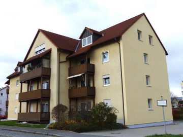 Schnäppchen geboten!!! Günstige 3 Zi.-ETW mit Stellplatz, teilw. Außenfassade und Heizung erneuert, 92665 Altenstadt, Dachgeschosswohnung