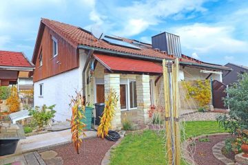 Wohnen & Wohlfühlen: Doppelhaushälfte mit Garage, Gartenhaus und großer Terrasse, 92637 Weiden, Doppelhaushälfte