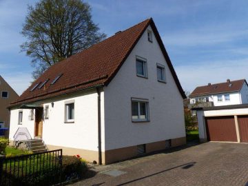 Aufgepasst!!! Freistehendes Einfam.-Haus mit Doppelgarage und Garten, sofort frei, 92665 Altenstadt, Einfamilienhaus