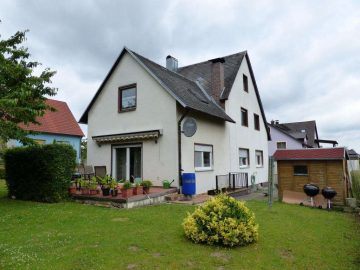 For Rent!!! 3 Zi.-Wohnung im 1. OG mit Stellplatz und Gartennutzung, 92249 Vilseck, Dachgeschosswohnung