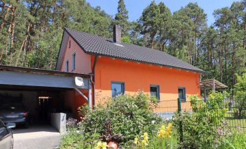 TOP! Saniertes Wohnhaus mit großem Carport, die Fassade, das Dach u. der Garten erneuert, 92249 Vilseck, Einfamilienhaus