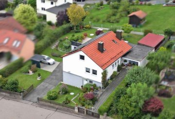 Top gepflegtes Anwesen mit drei Garagen, Wintergarten, PV-Anlage und schönem Garten, 92685 Floß, Einfamilienhaus