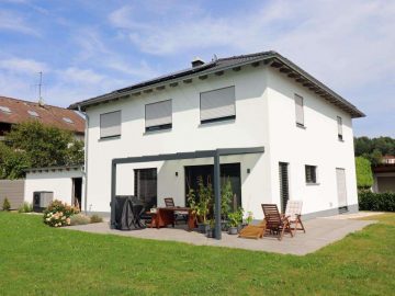KfW 40 Plus Haus! Stilvolles Toskana-Haus mit Doppelgarage, Kaminofen, PV-Anlage, Lüftung und EBK., 92699 Irchenrieth, Einfamilienhaus