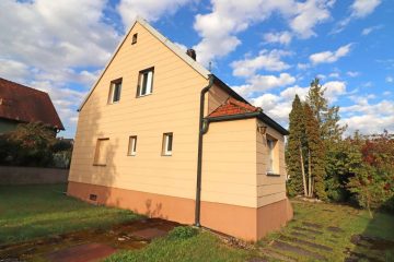Haus mit Potenzial! Günstiges Renovierungsobjekt mit Nebengebäude & idyllischem Garten, 92694 Etzenricht, Einfamilienhaus