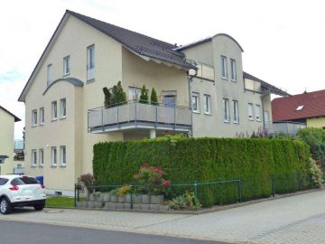 Sofort bezugsfrei!! Ansprechende 2 Zi.-Wohnungn mit Einbauküche, Balkon und Stellplatz, 92637 Weiden, Dachgeschosswohnung