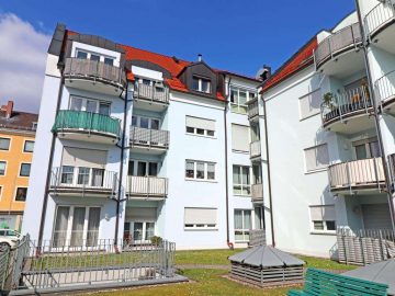 Nahe der Innenstadt! Schöne 2-Zi.-ETW mit TG-Doppelparker und Einbauküche – sofort bezugsfrei, 92637 Weiden, Etagenwohnung