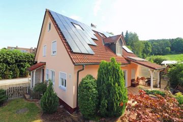 Energiebewusstes Wohnen!! Top Einfam.-Haus in ruhiger Lage mit Dop.-Garage, Solar und PV-Anlage, 92699 Bechtsrieth, Einfamilienhaus