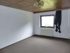 For Rent!!! 3 Zi.-Wohnung im 1. OG mit Stellplatz und Gartennutzung - Wohnzimmer