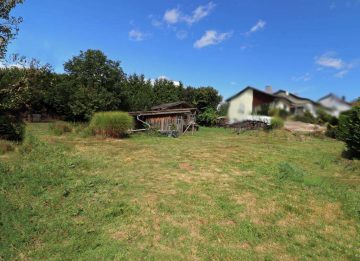 Ruhige Dorflage! Großzügiges Baugrundstück mit Brunnen, Gartenhaus u. Geräteschuppen, 92536 Pfreimd, Grundstück