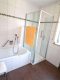 TOP Lage geboten! Gepflegtes Mehrfamilienhaus, 5 Wohnungen mit Garten und Garage - Badezimmer EG