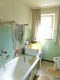 Günstiges Anlageobjekt geboten!! 4 Fam.-Wohnhaus mit 5 Garagen und Gartenfläche - Badezimmer