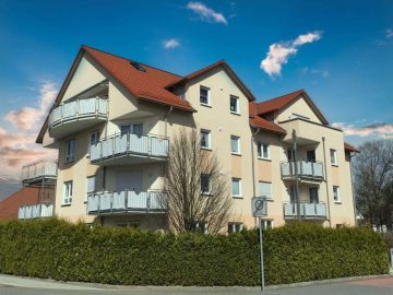 TOP! Gepflegte 2 Zi.- EG-Wohnung mit Einbauküche, Terrasse, Garten und Tiefgarage, 92637 Weiden, Erdgeschosswohnung