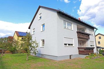 TOP! Gepflegtes Zweifam.-Haus mit zwei Garagen u. schönem Garten, das DG ausbaufähig, 92637 Weiden, Mehrfamilienhaus