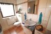 Achtung! Solide Kapitalanlage oder günstiges Reihenhaus mit Terrasse, Balkon und Garage - Badezimmer