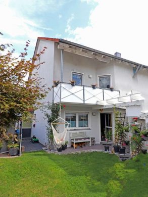 Ihr neues Zuhause: Moderne DHH in ruhiger Sackgasse mit Garage, Garten & Pergola, 92637 Weiden, Doppelhaushälfte
