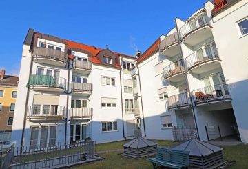 Galeriewohnung, sofort frei! Moderne 3 Zi.-Whg. mit Studio, Galerie, Balkon u. Tiefgarage, 92637 Weiden, Etagenwohnung