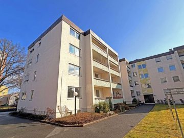 Attraktive 3-Zi.-Wohnung im Hochparterre mit Balkon & Stellplatz – ruhig und sofort frei, 92637 Weiden, Etagenwohnung