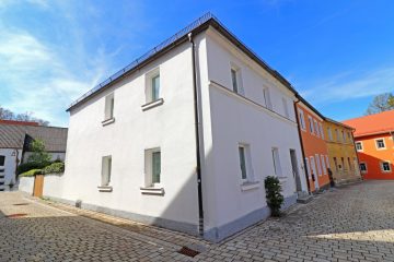 Gepflegtes Stadthaus mit Nebengebäude und Hinterhof in zentraler Lage von Grafenwöhr, 92655 Grafenwöhr, Stadthaus